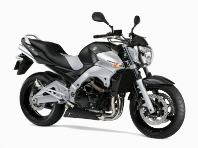Suzuki GSR600 photo