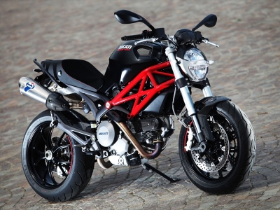 Ducati Monster 796 photo