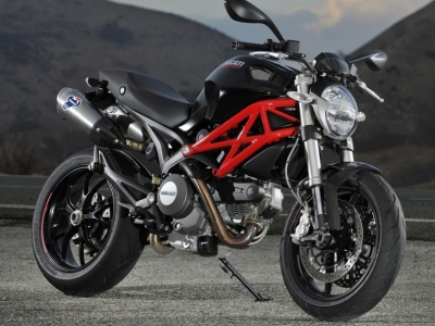 Ducati Monster 796 photo